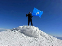 99 лет Государственному пожарному надзору: флаг МЧС России подняли на вершине горы Арарат